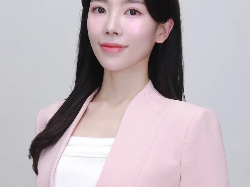 정효인사회자 사진 1