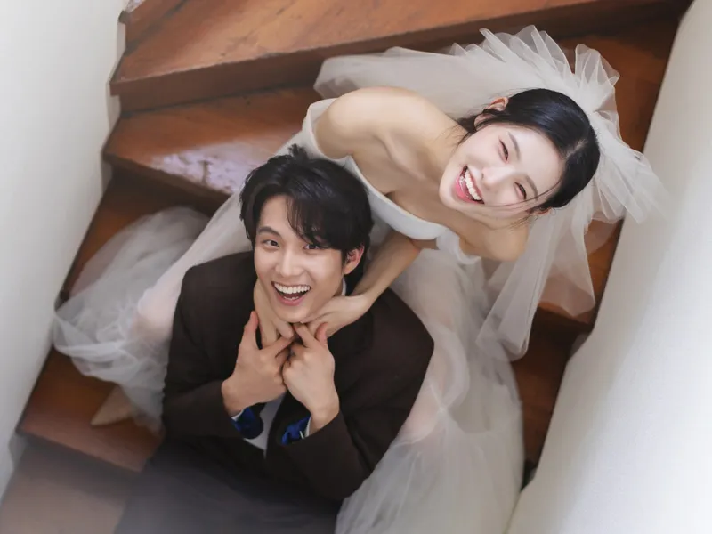 그레이스케일 청담 사진 1