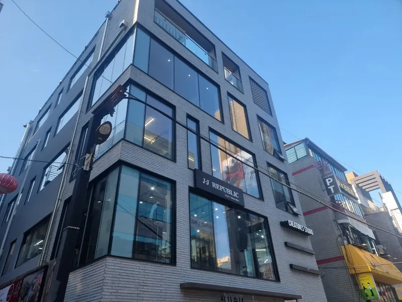 제이제이리퍼블릭 (JJ리퍼블릭) 신사 본점 사진 3